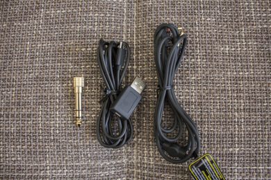 Mitgelieferte Kabel & Adapter