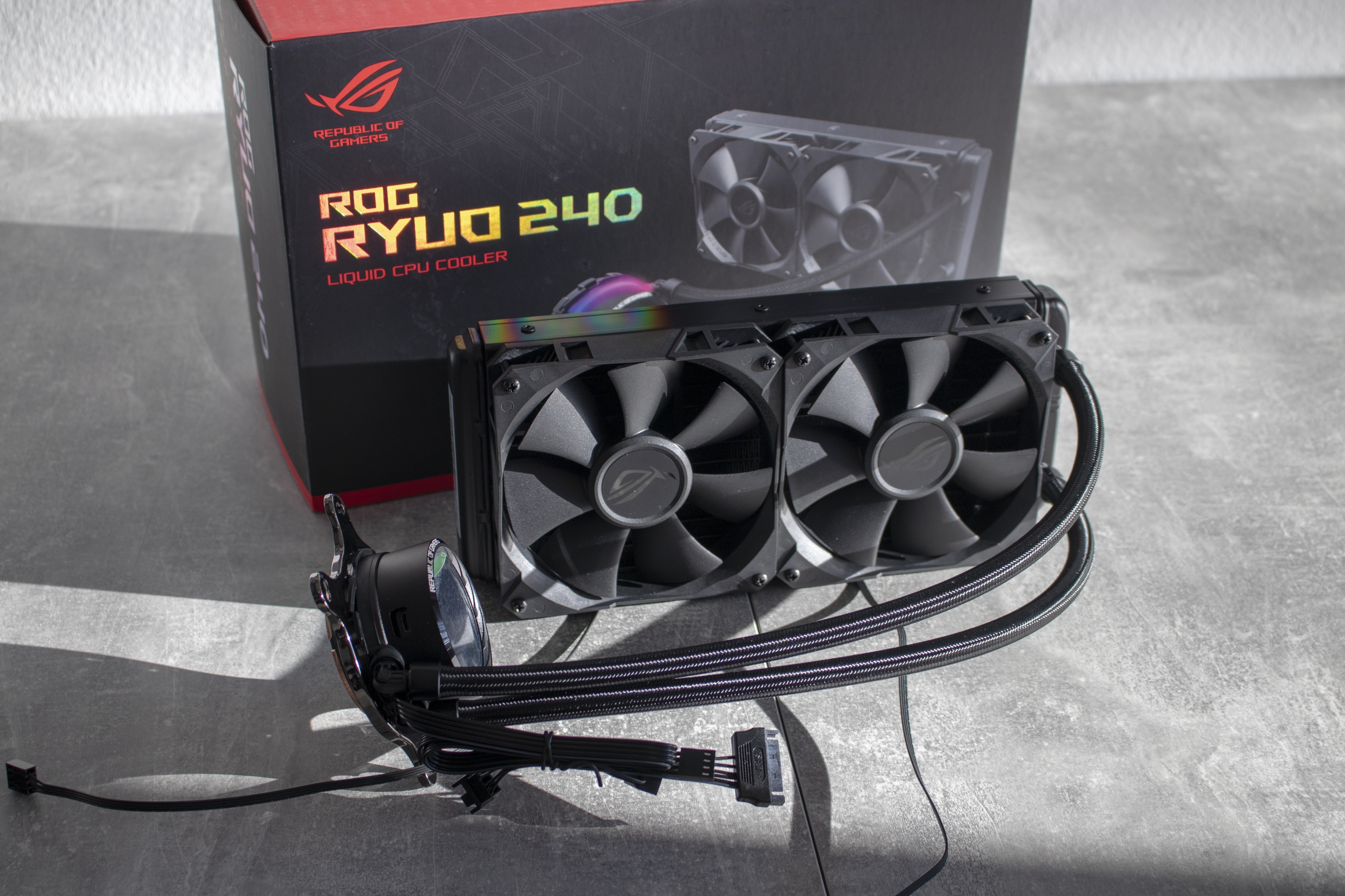 fly Instruere fyrretræ ASUS ROG RYUO 240 Review: Complete Water Cooling with OLED Display