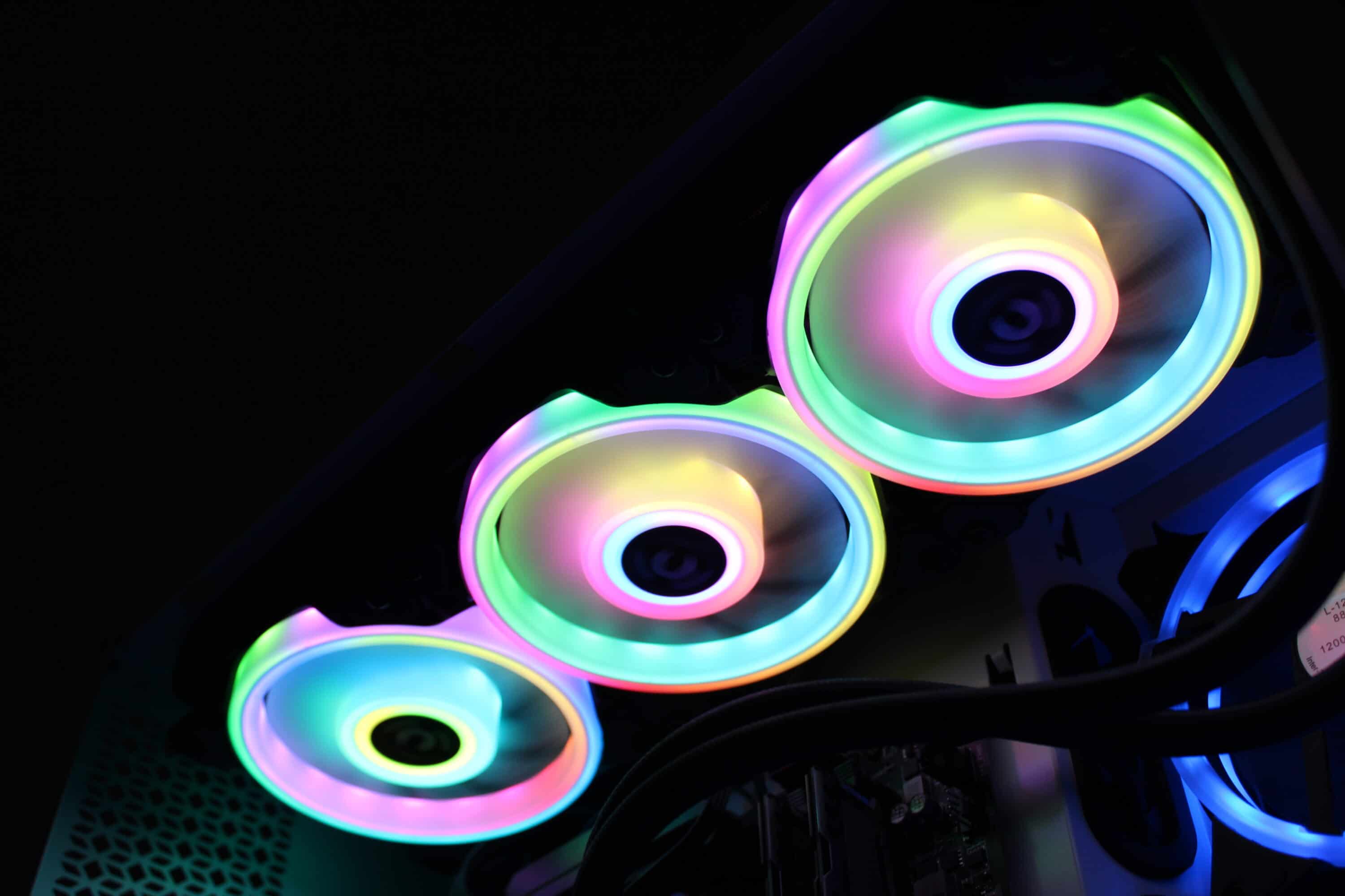 Forstyrrelse Ewell Zoo om natten Thermaltake Riing Quad 12 RGB in review - a lot of RGB and a lot of  performance?