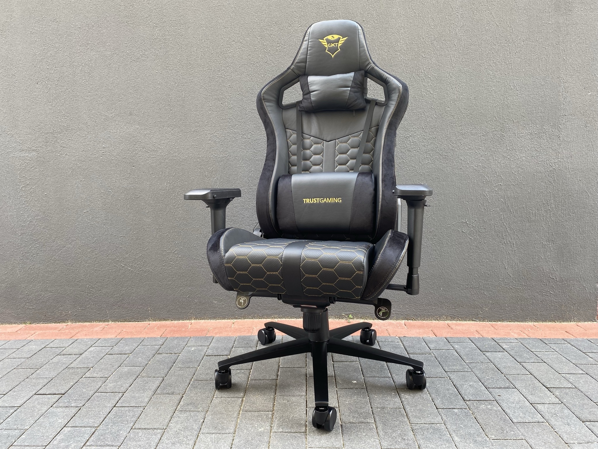 Trust GXT Resto Pro gaming chair in test - Royal from