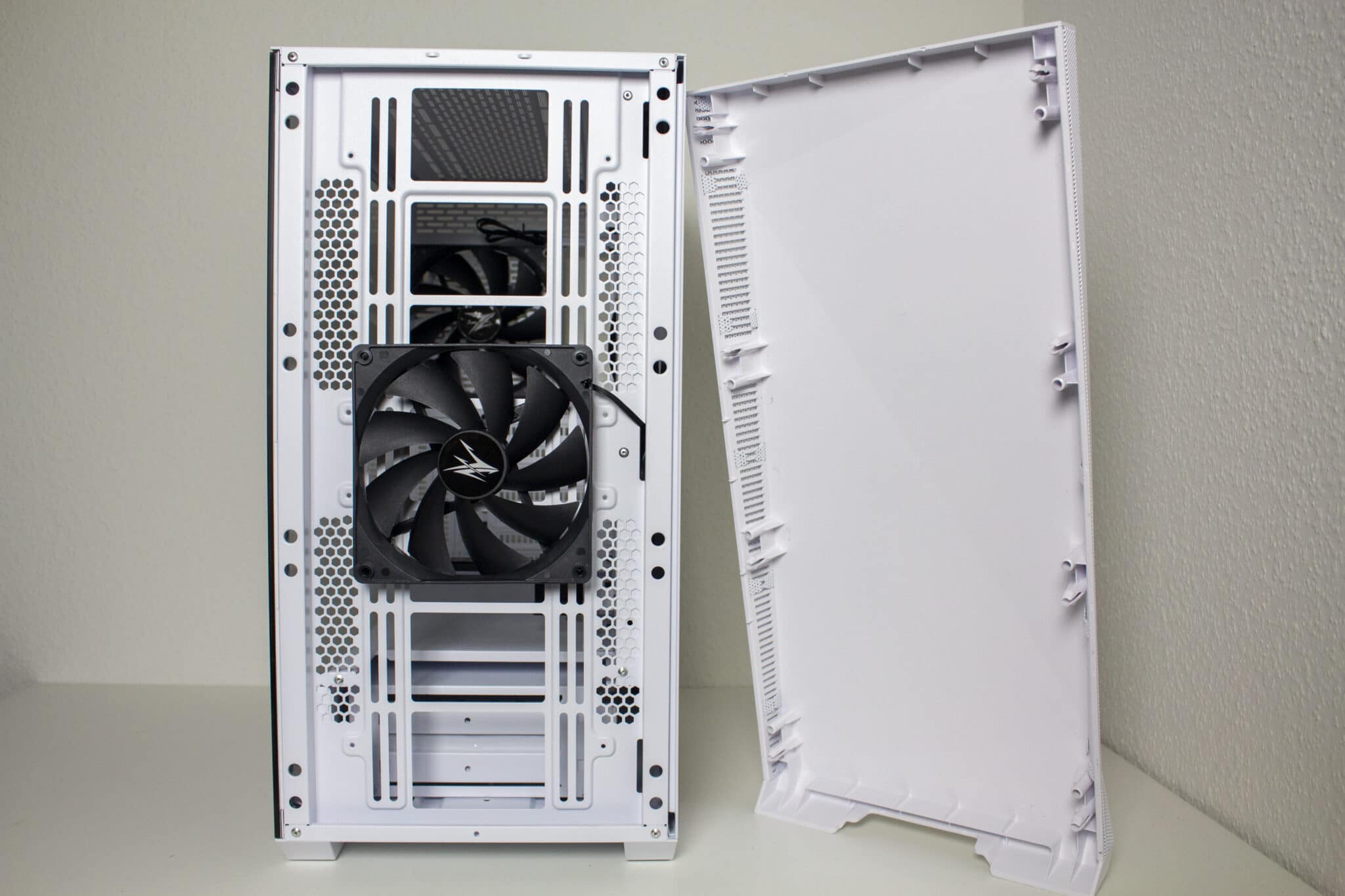 PCケース ZALMAN Z9 Iceberg White ミドルタワーPCケース 多角形