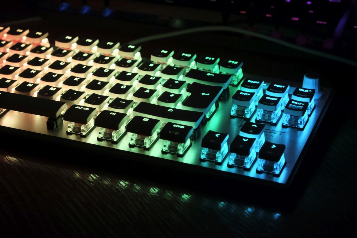 Roccat Vulcan Tkl Pro Compact Optical Rgb Gaming Keyboard - Black