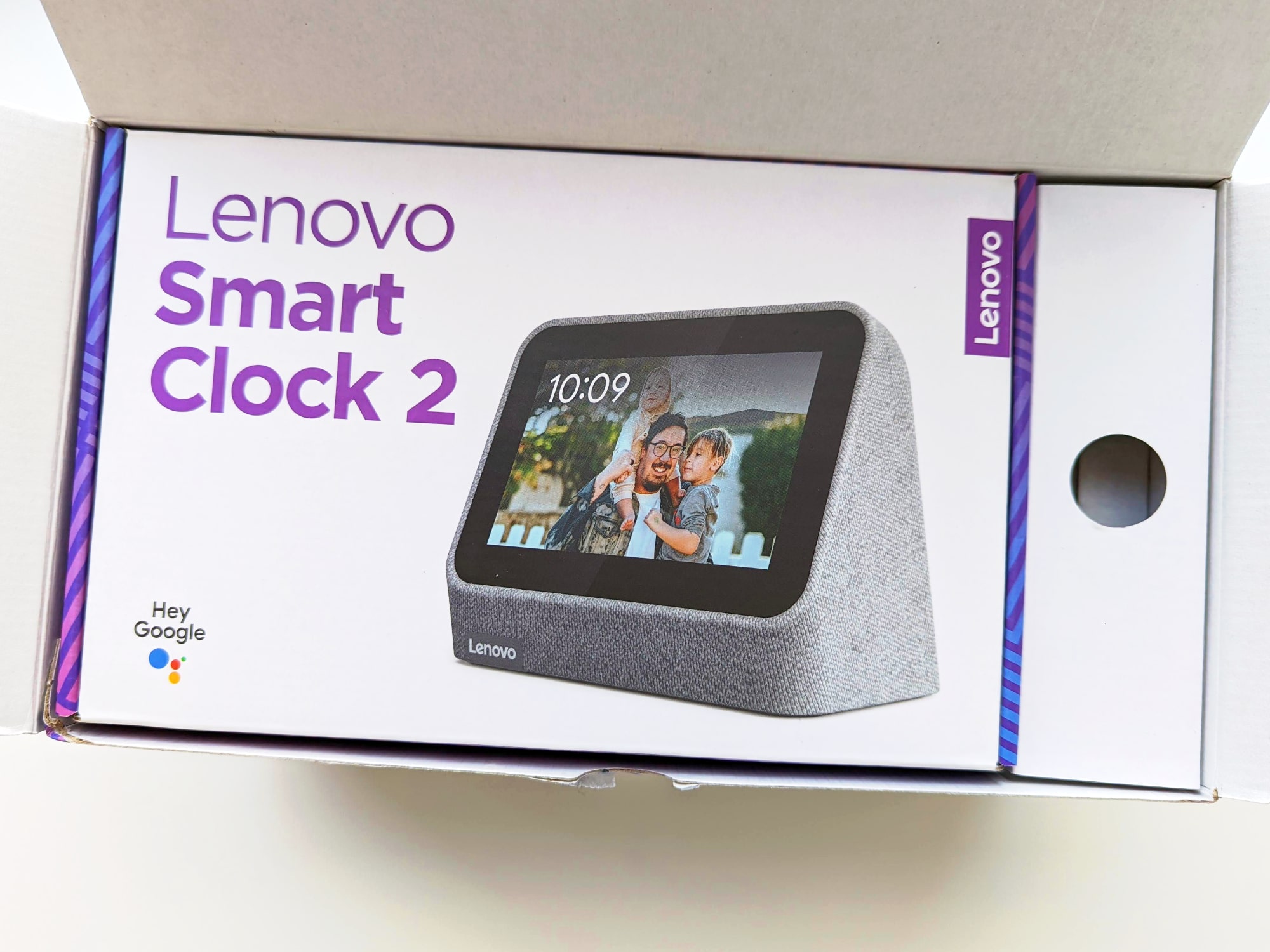 Lenovo Smart Clock 2 - smart alarm clock with charging pad in test