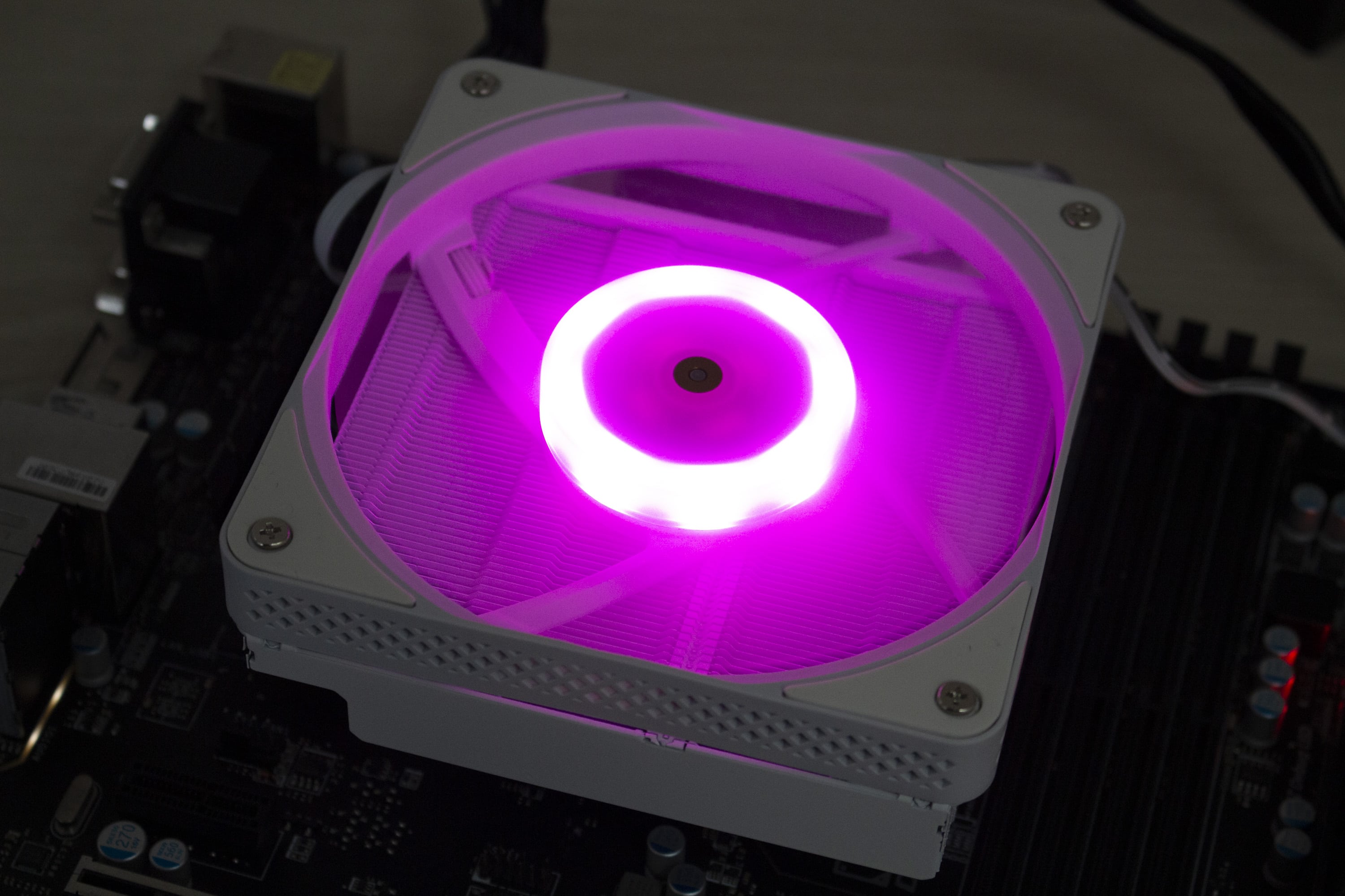 Jonsbo HX6200D review - White SFF cooler with RGB effects