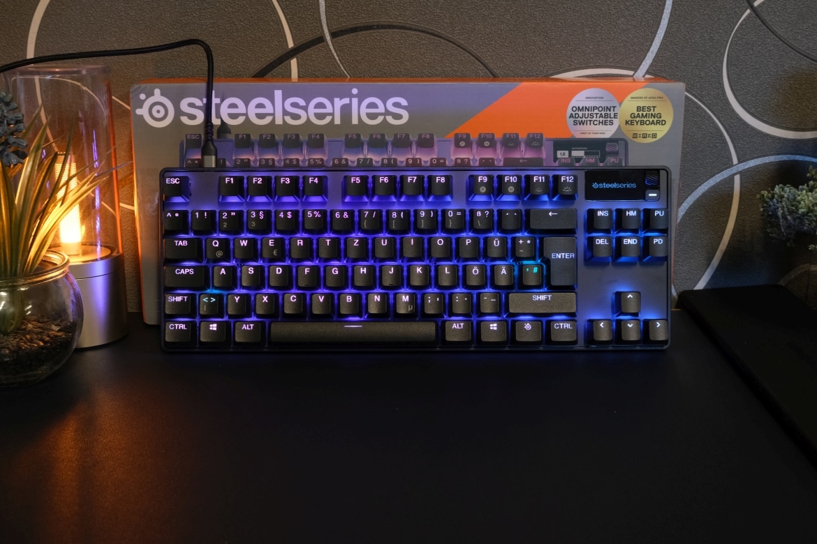 SteelSeries Apex Pro Mini Limited-Edition White x Gold keyboard