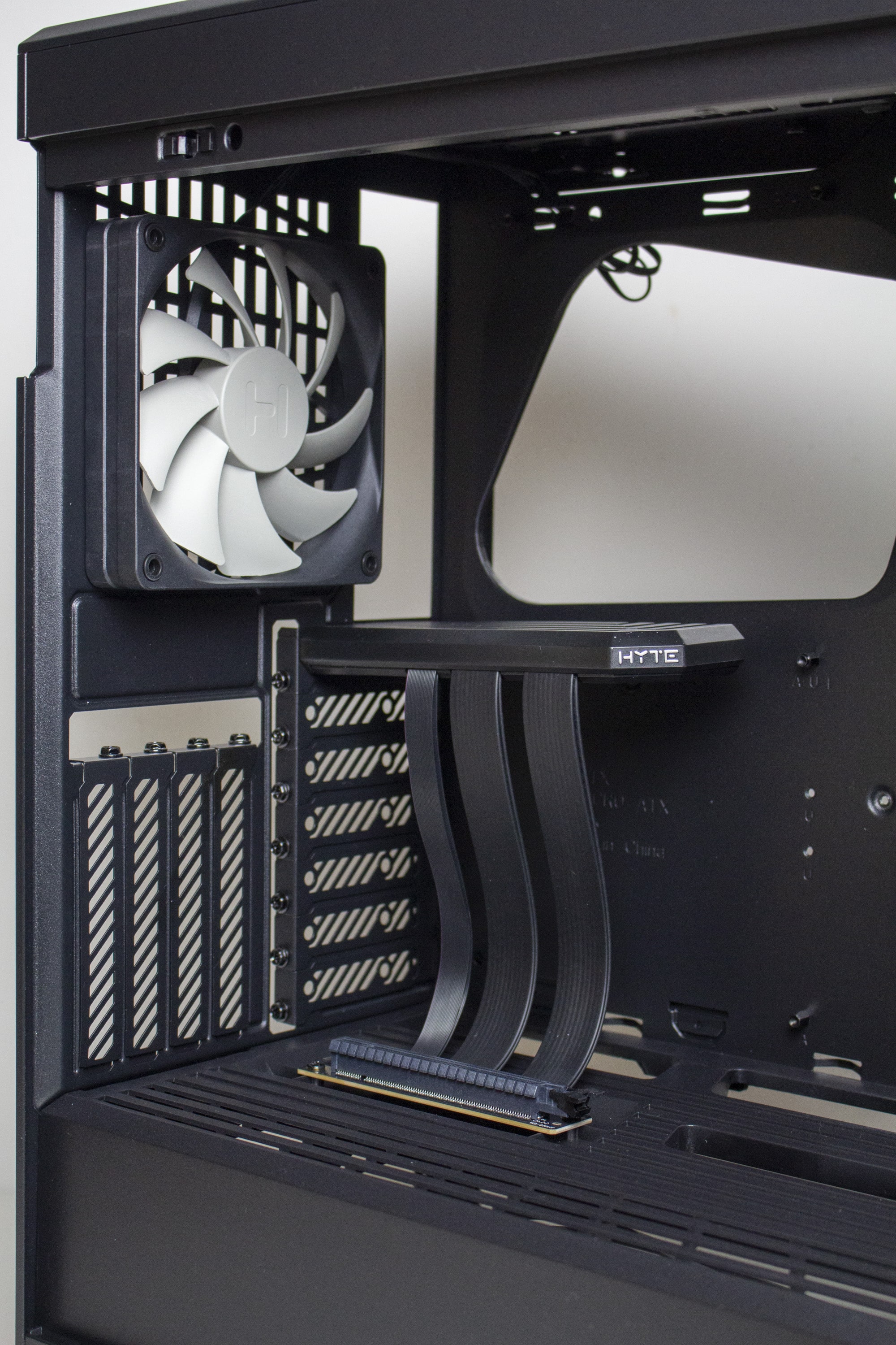 Lost Potential: Hyte Y40 Case Review - Thermals, Noise, & Cable
