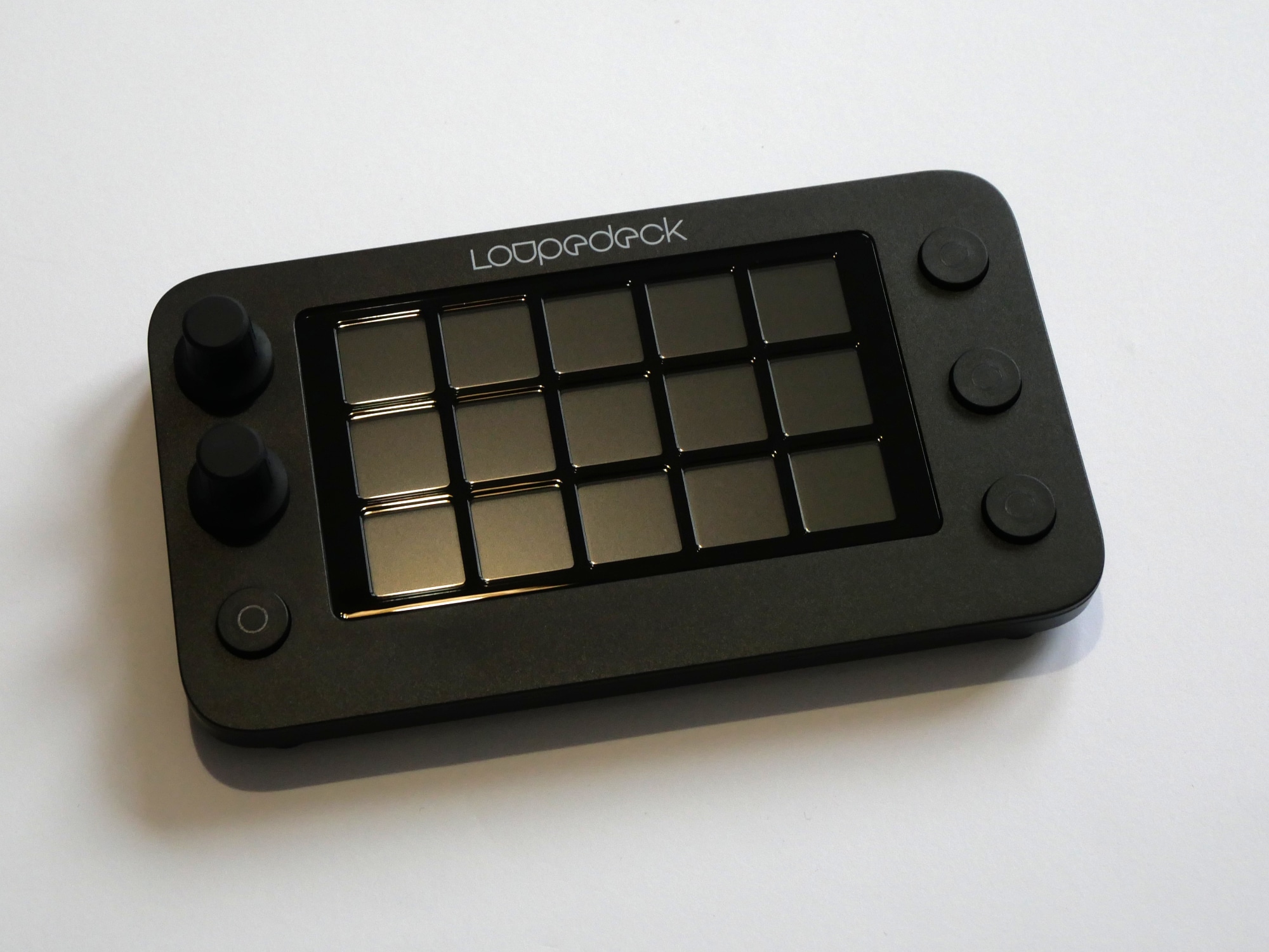 Loupedeck Live S Test - Compact Streaming Controller