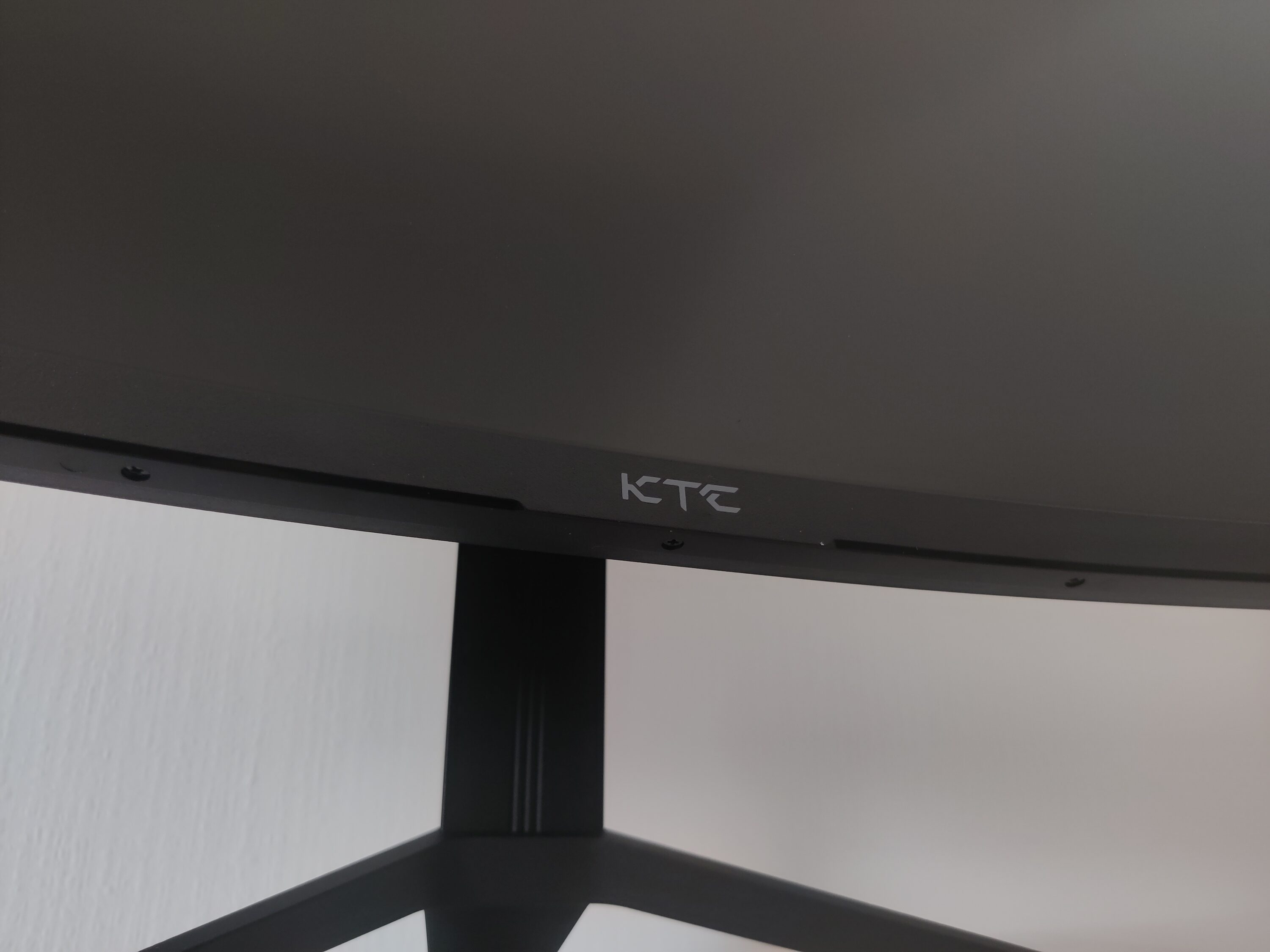 KTC H32S17 in review: An immersive gaming experience?