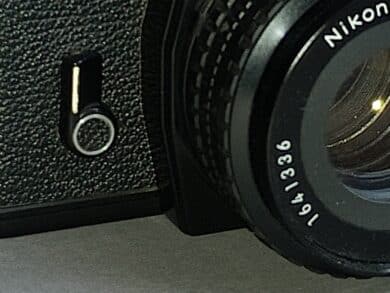 Nikon Spiegelreflexkamera mit 50mm Objektiv Detail