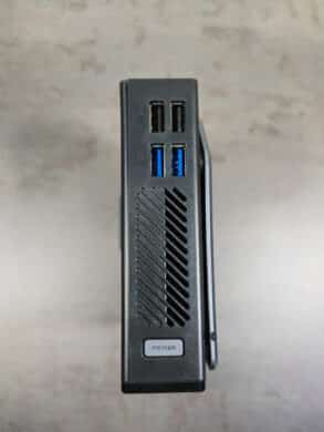 Die Obereseite des Acemagic S1 Mini-PC mit den 4 USB- Anschlüssen