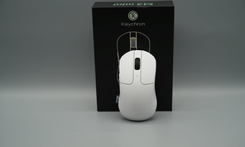 Keychron M3 Mini Test. Bild zeigt die kabellose Gaming-Maus samt Verpackung.