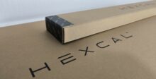 Der Hexcal Schriftzug ist auf beiden Kartons abgebildet.